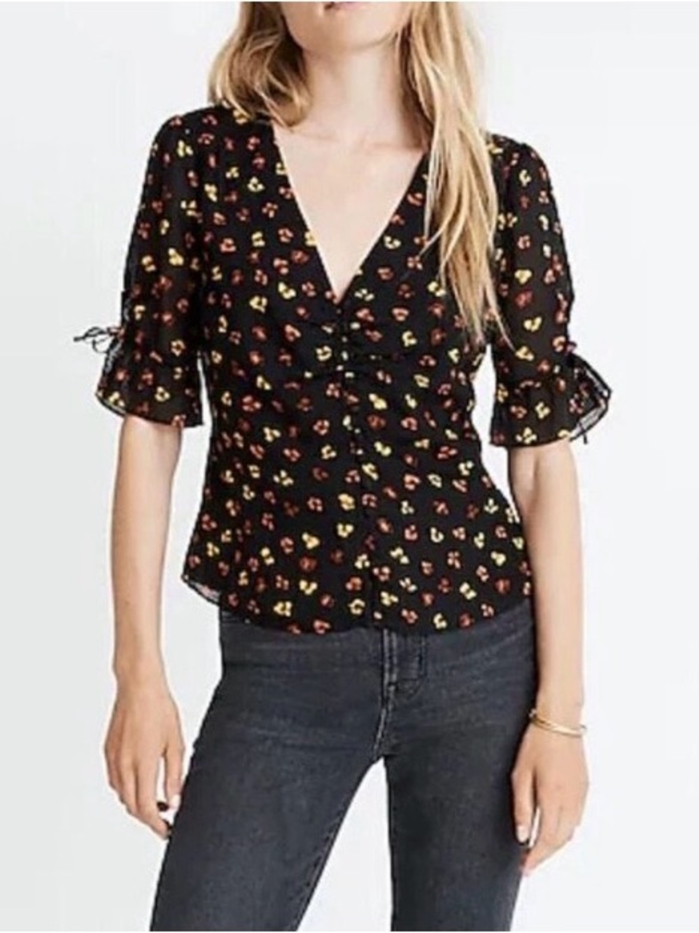 Madewell is the "Daylight Tie Sleeve Top" in a "Feline Floral" pattern